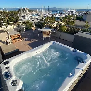 Penthouse Vue Mer Avec Rooftop Et Jacuzzi Prive Апартаменты