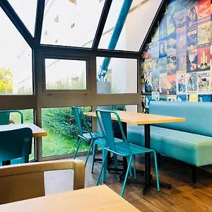 hotelf1-geneve-aeroport-ferney-voltaire.hotels-rhonealpes.com/